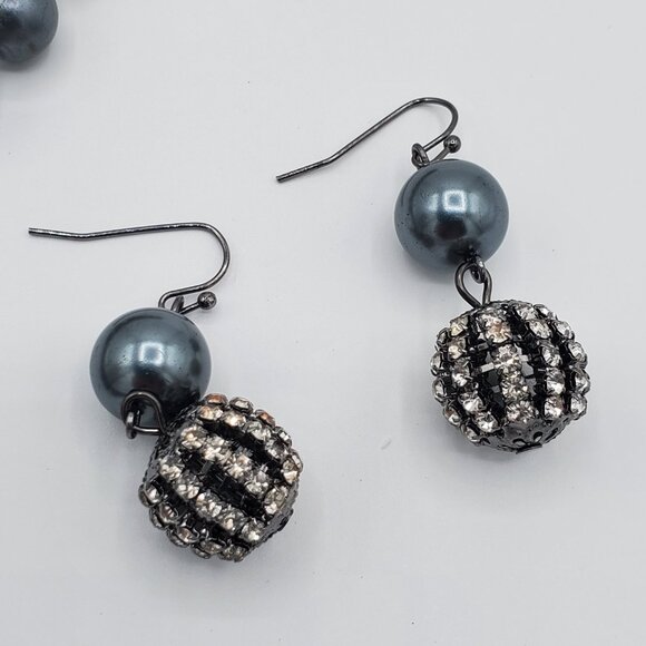 Faux Grey Pearl Necklace AND Statement Earring Costume Jewelry Set - Picture 5 of 7